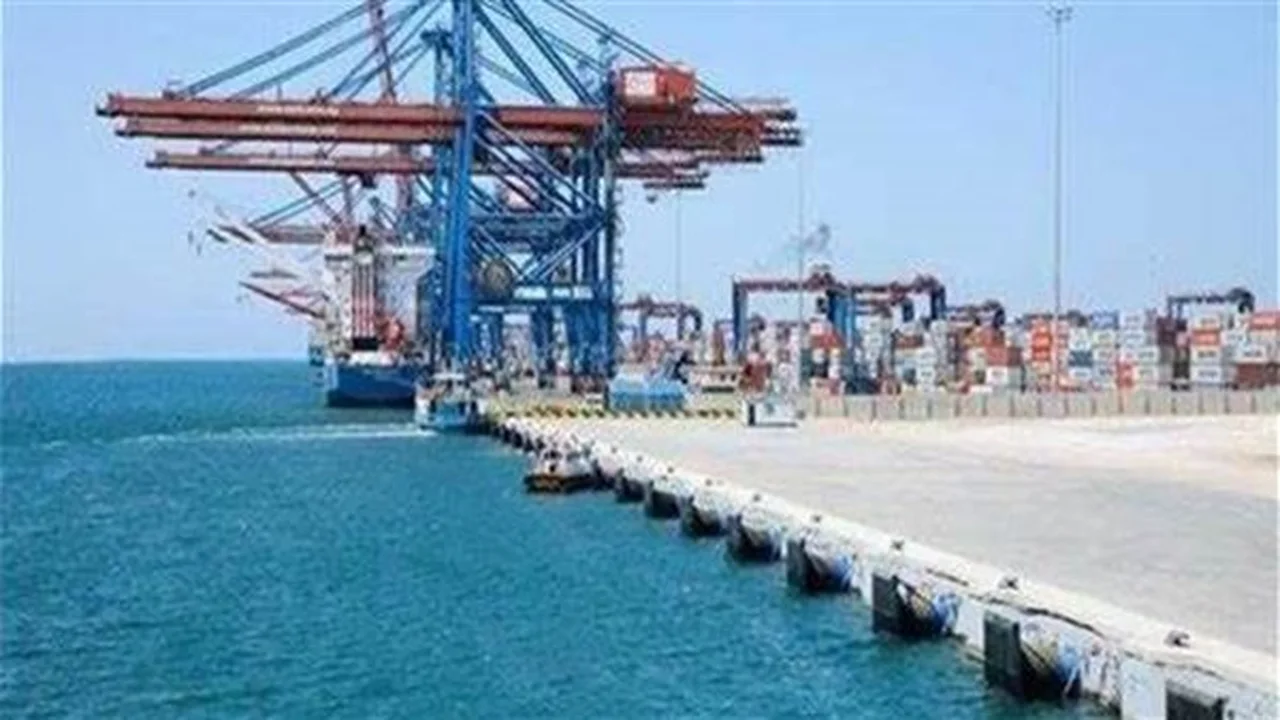 بسبب سوء الأحوال.. توقف حركة الملاحة في ميناء العريش البحري شمال سيناء